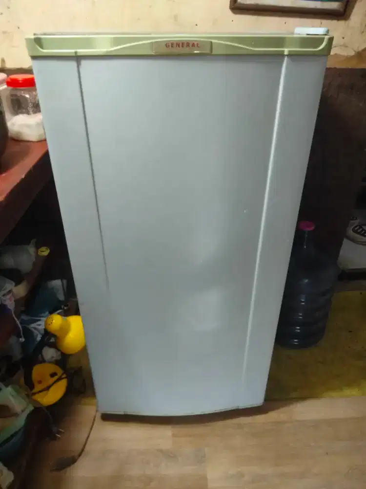 Kulkas 1 pintu merk GENERAL