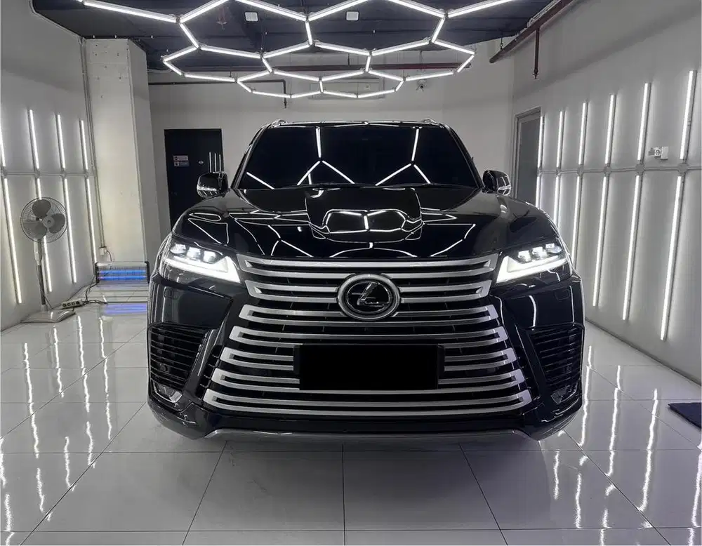 [ KM 2 rb ] Lexus LX600 2+2 VIP 2022 reg 2023 km 2 rb like new