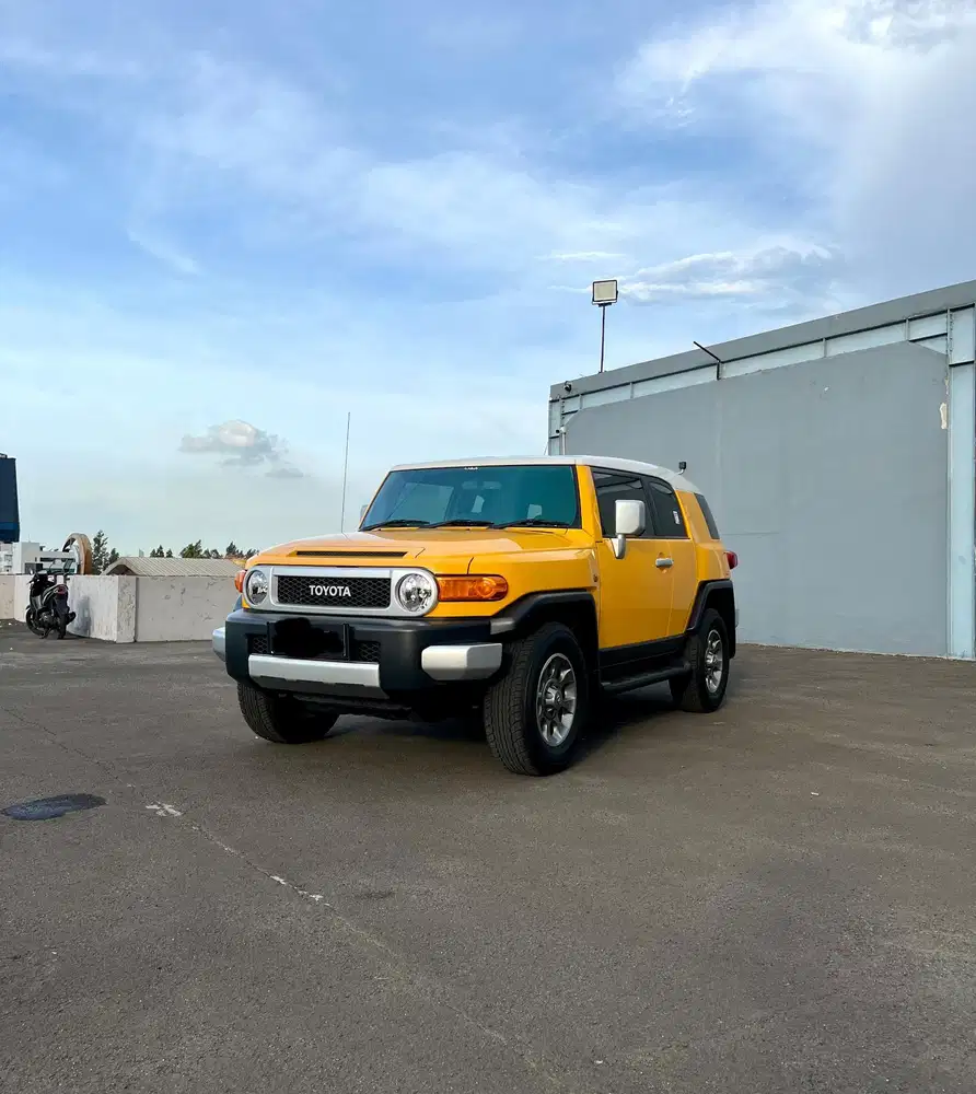Toyota FJ Cruiser AT 3.9cc Bensin 2012 2013