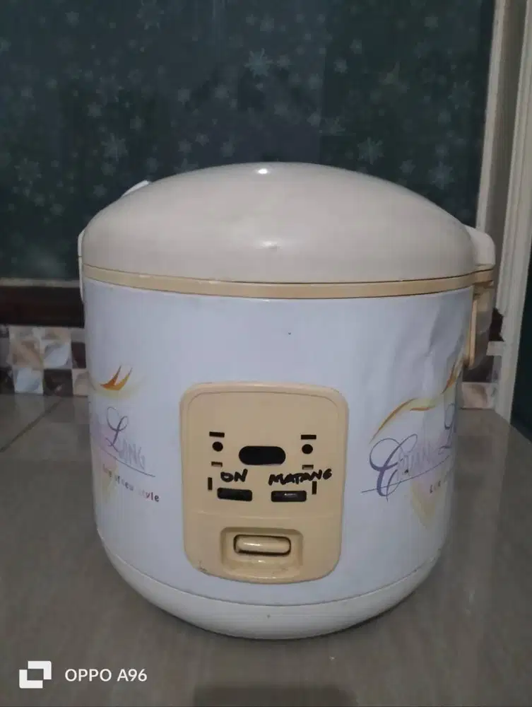 Rice Cooker Maspion Warna Putih