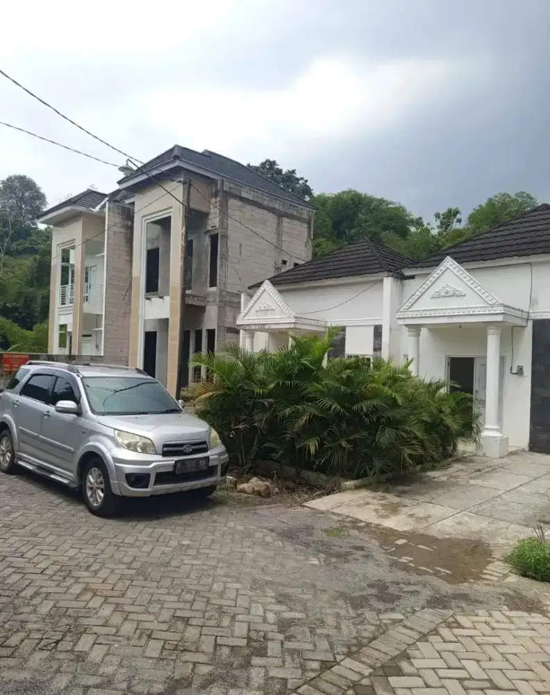 Rumah 2 lt murah akses jalan lebar kamar banyak