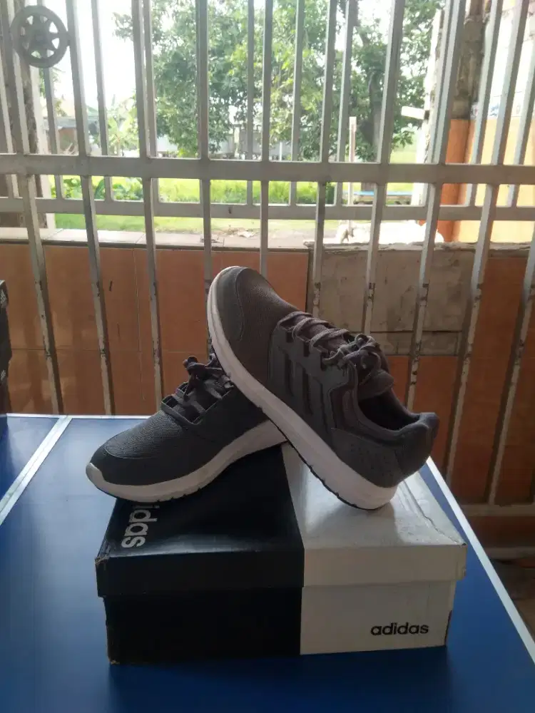 Sepatu Running Bekas Rasa New