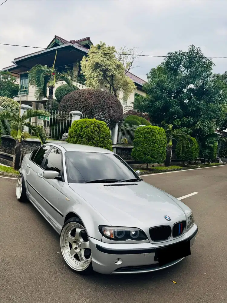 BMW 318i 2004 Bensin