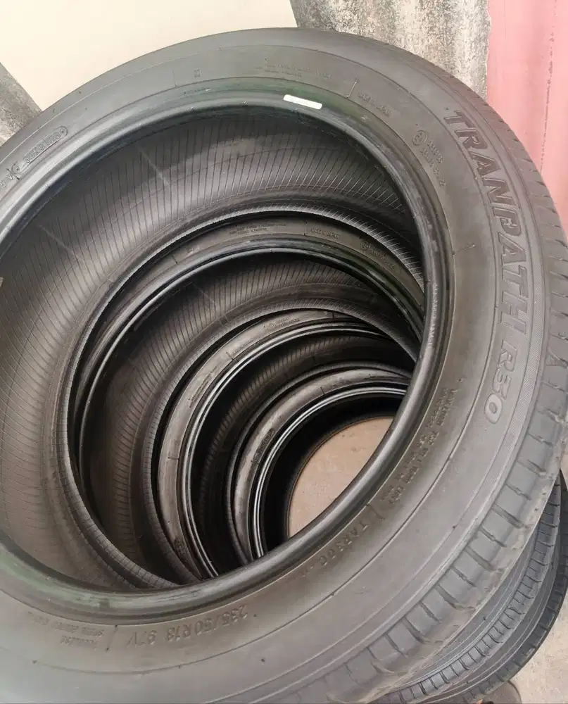 Jual ban mobil bekas toyo tranpath uk 235/35 R18