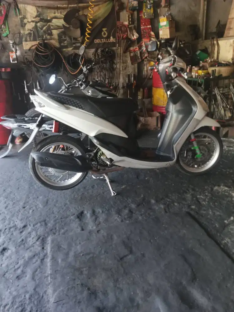 JUAL MIO 2010 PUTIH