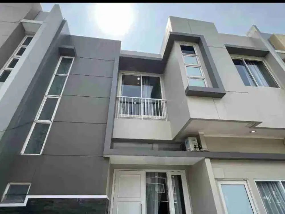 Jual miring rumah Pondok Hijau Golf, 5 + 1 bedroom, 4 bathroom
