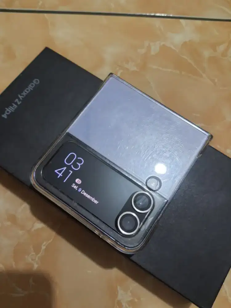 Dijual samsung z flip 4 like new 99%