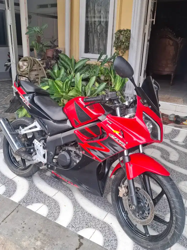 Honda CBR old red