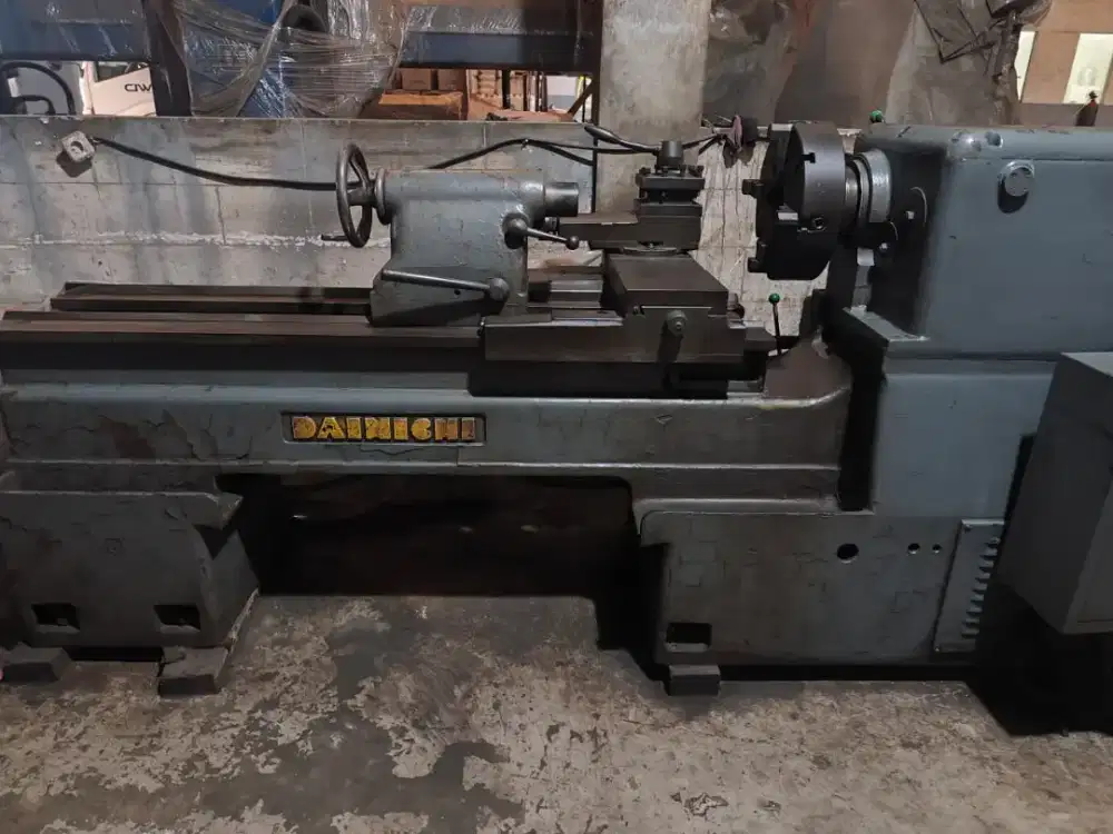 Mesin bubut tool works hitam