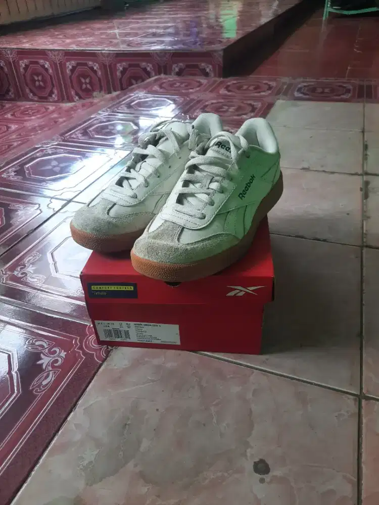 Sepatu Casual Unisex REEBOK SMASH EDGE S BEIGE 