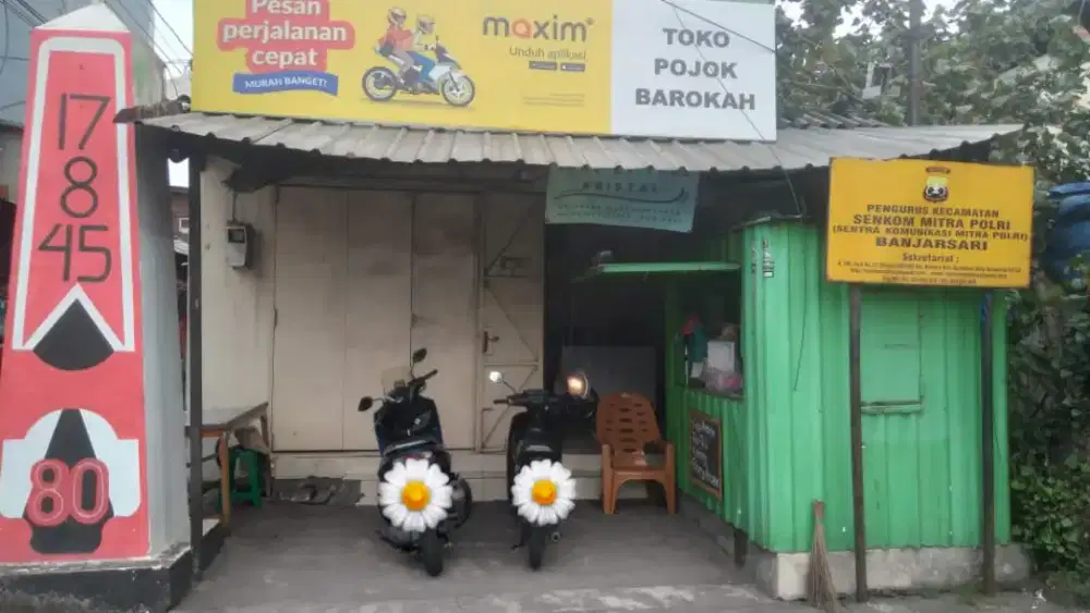 Ruko sederhana di tengah kota Solo