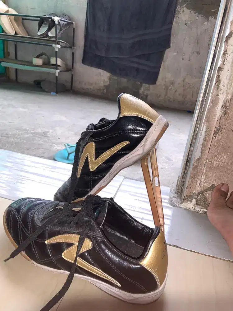 sepatu futsal specs
