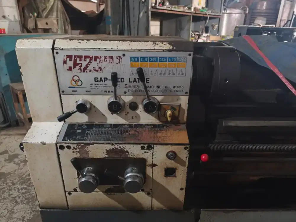 Mesin bubut Guangzhou machine tool works