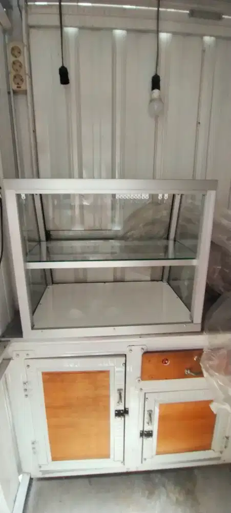 Etalase warung makan