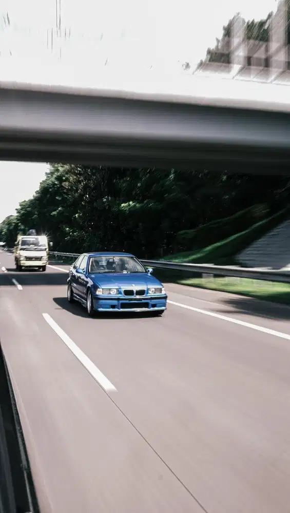 BMW 323i 1997 Bensin