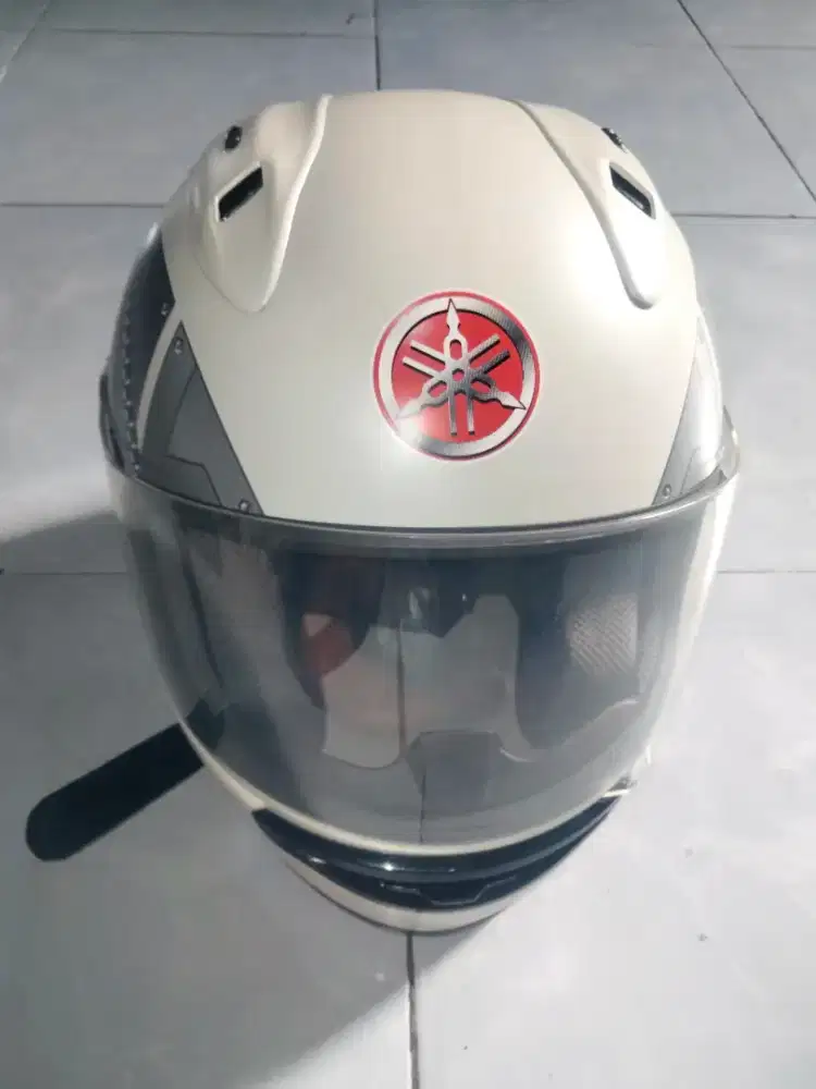 Helm bawaan yamaha