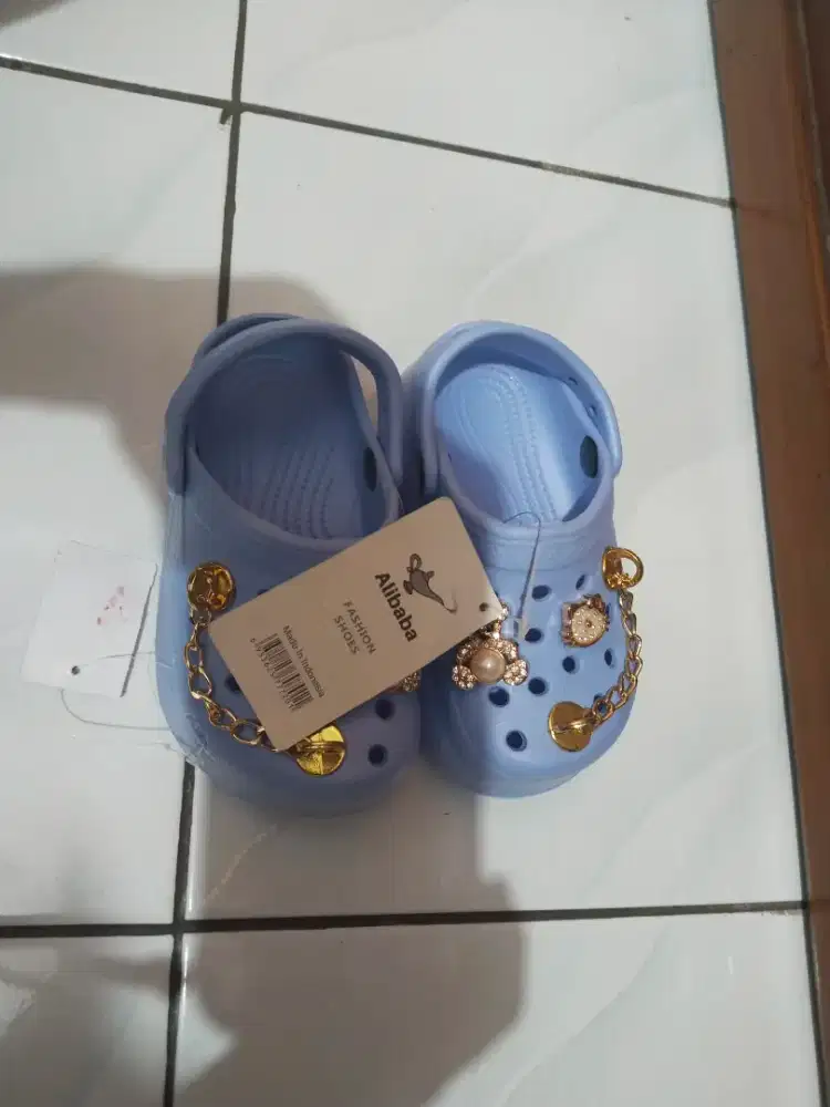 Sepatu sandal bayi masih baru