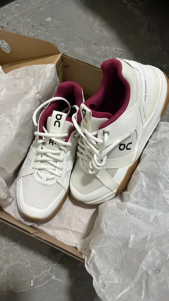 On the roger pro by On Cloud