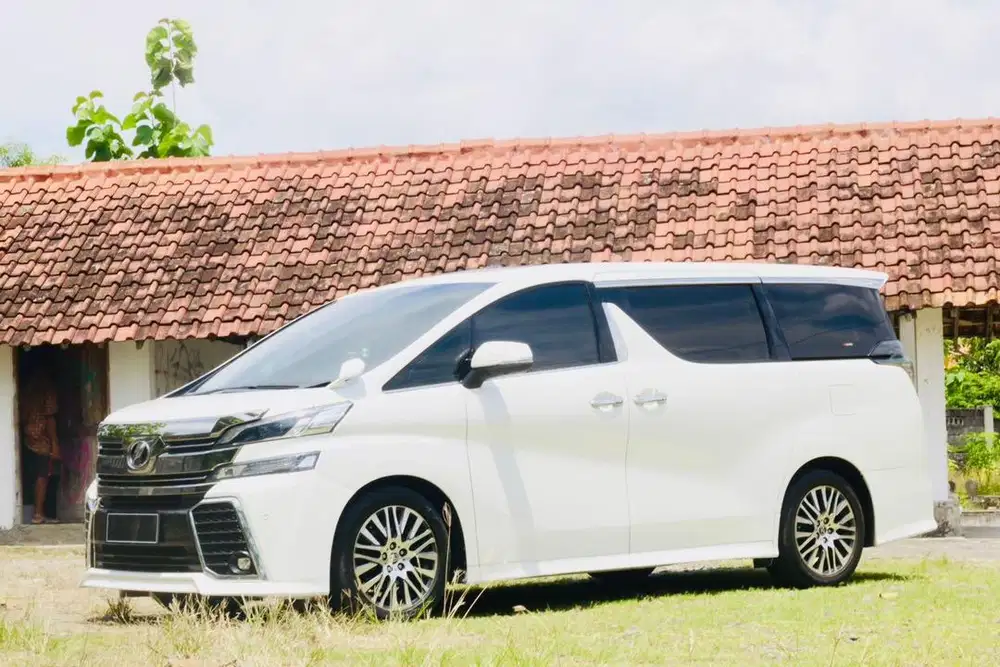 Toyota alphard cbu 2017 mulus vellfire ZG siap pakai