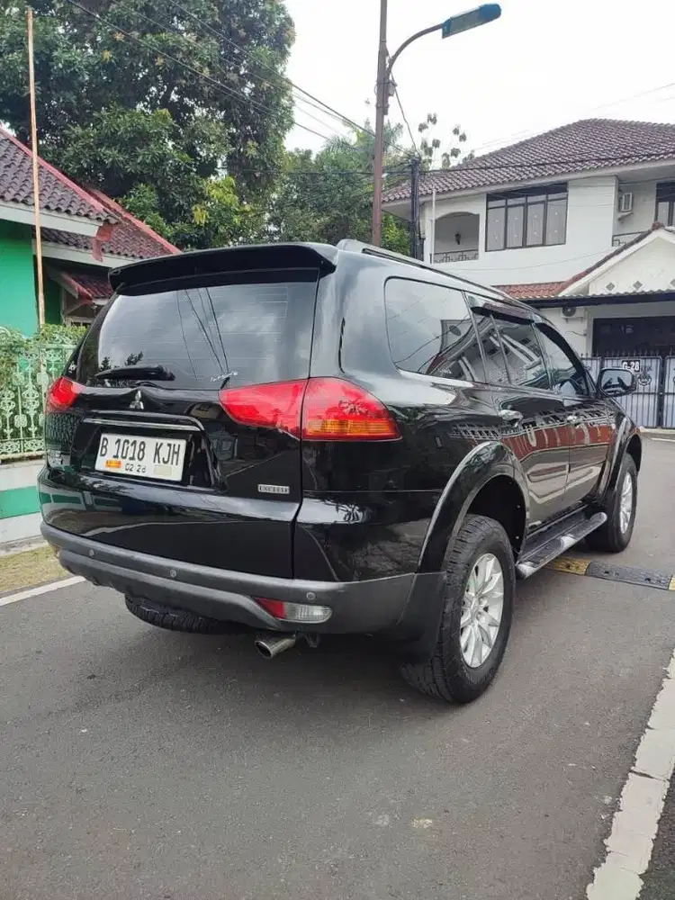 Mitsubishi Pajero sport Exceed tahun 2011 hitam nopol genap