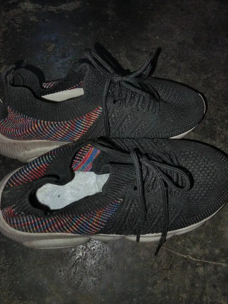 Sepatu Sneakers Wanita