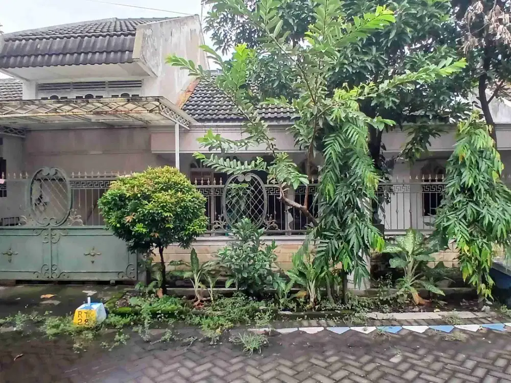 Rumah 2 Lantai Bangunan Lama di Wisma Tropodo – LT 154 m², Hadap Utara, 3 Menit ke Jalan Raya