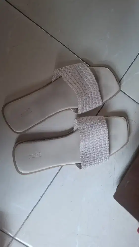 Sandal wanita HSC 2025