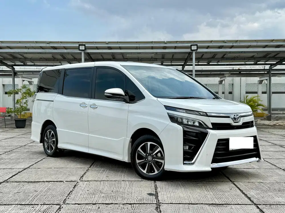 TOYOTA VOXY 2.0 AT 2019 Bensin