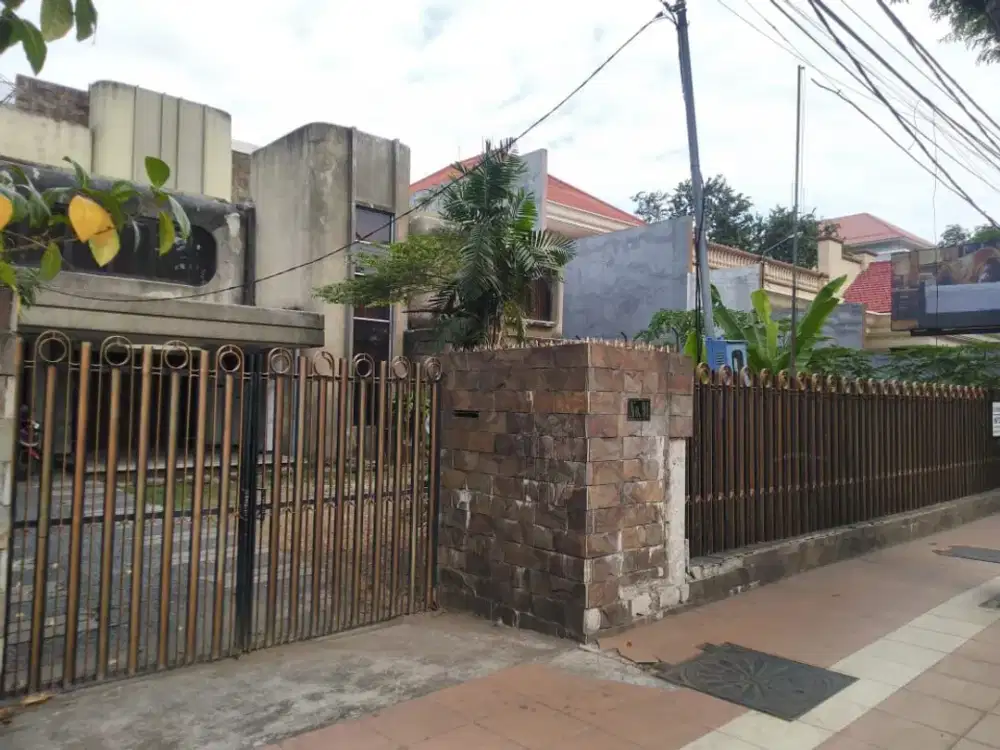DIJUAL RUMAH RAYA DARMO 0 JALAN RAYA LOKASI STRATEGIS UNTUK USAHA