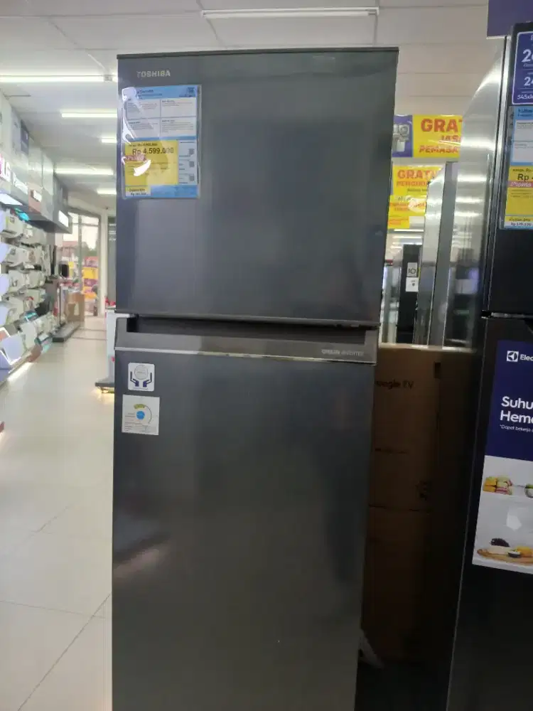Kulkas toshiba 253L 4jutaan bisa dicicil