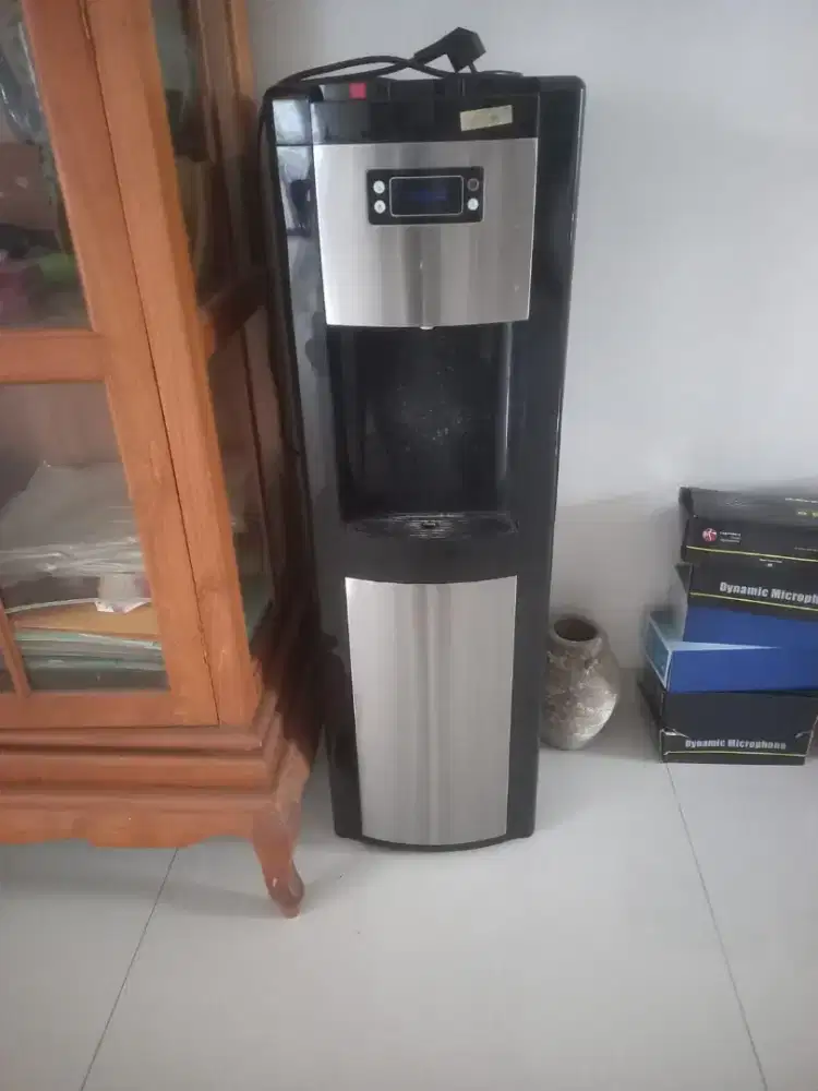 Dispenser Galon Bawah Listrik (Merk Royal)