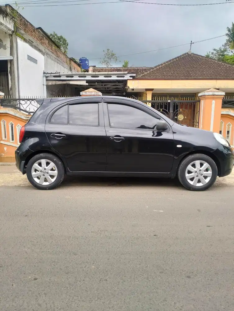 Nissan March 2012 Bensin