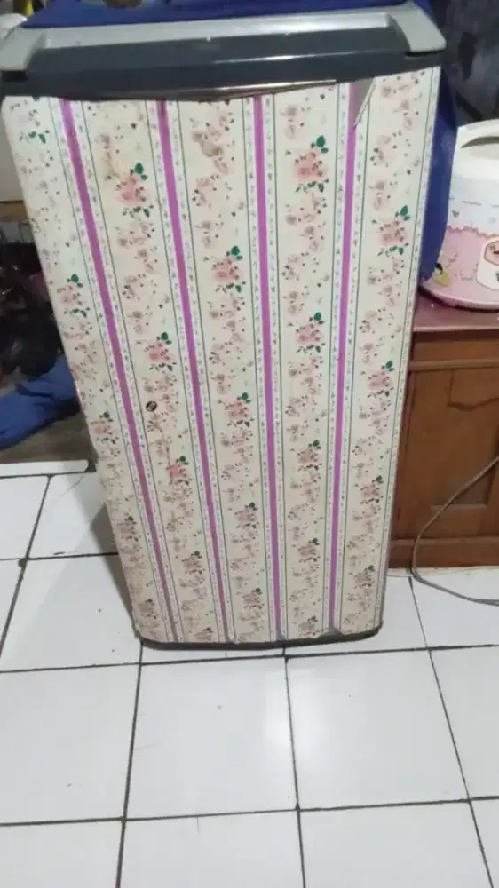 Dijual kulkas Sanyo murceee nego