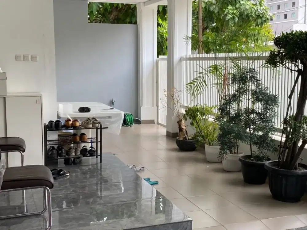 Rumah Cantik 2 Lantai Lokasi Strategis di Kasuari, Bintaro - Tangerang Selatan