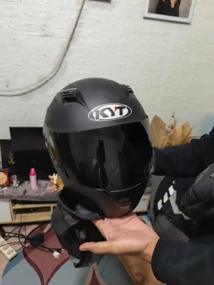 Helm KYT full face