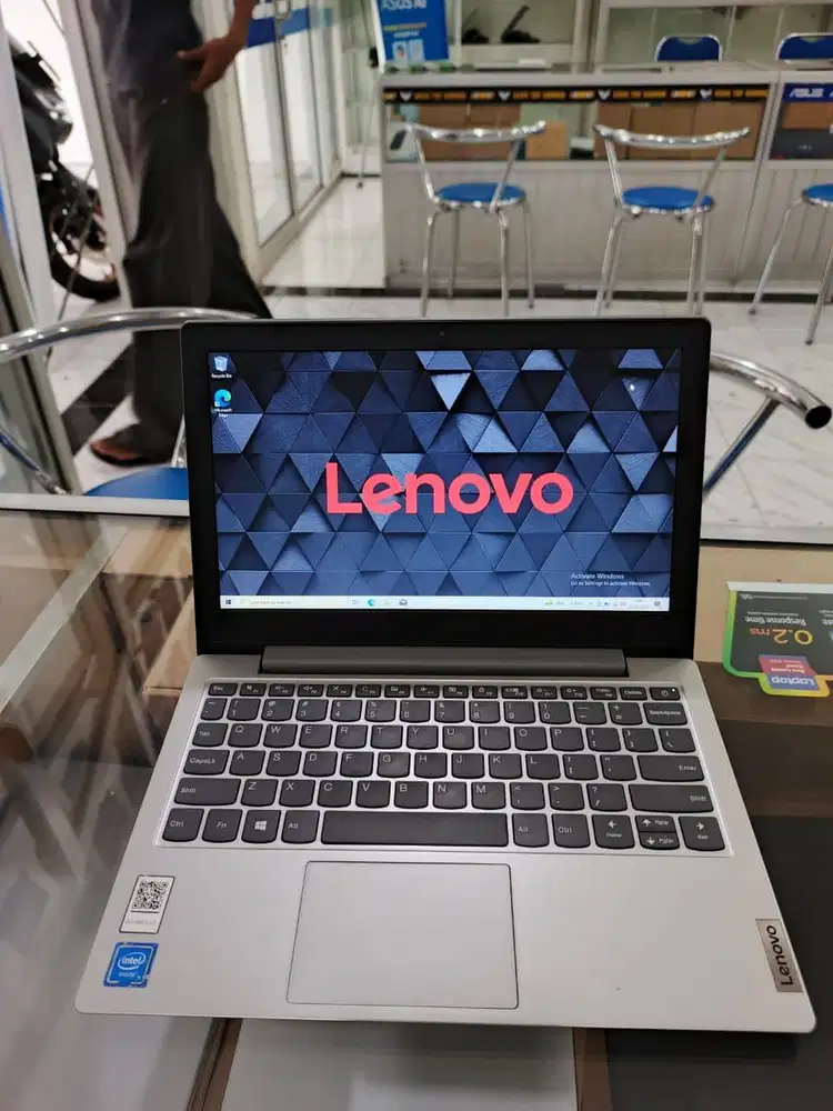LAPTOP LENOVO IDEAPAD 1 11IGL05  RAM 4 GB SD LAYAR 12 INC WINDOWS 11