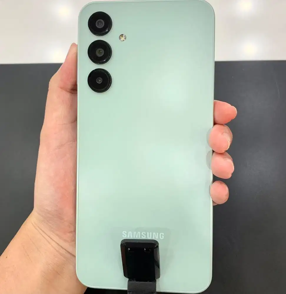 hp se kc ini uda bsa ccilan lngusng aja dateng ke store SAMSUNG PASKAL