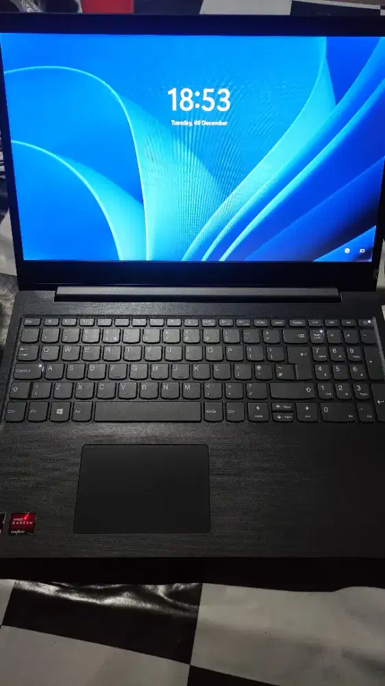 Laptop lenovo v15 ADA amd ryzen 3