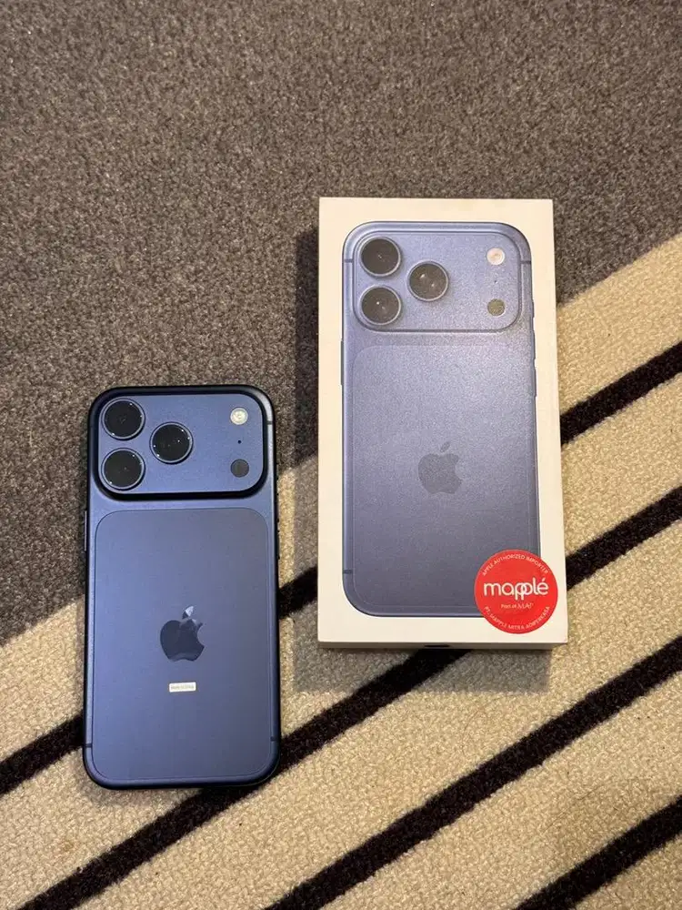 iPhone 17 Pro 256 GB deep Blue baru pakai sebentar Garansi on november