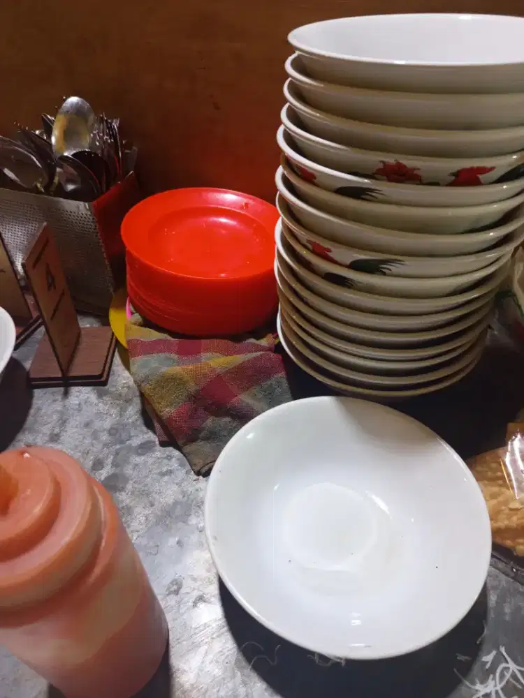 Dicari karyawan jaga warung bubur