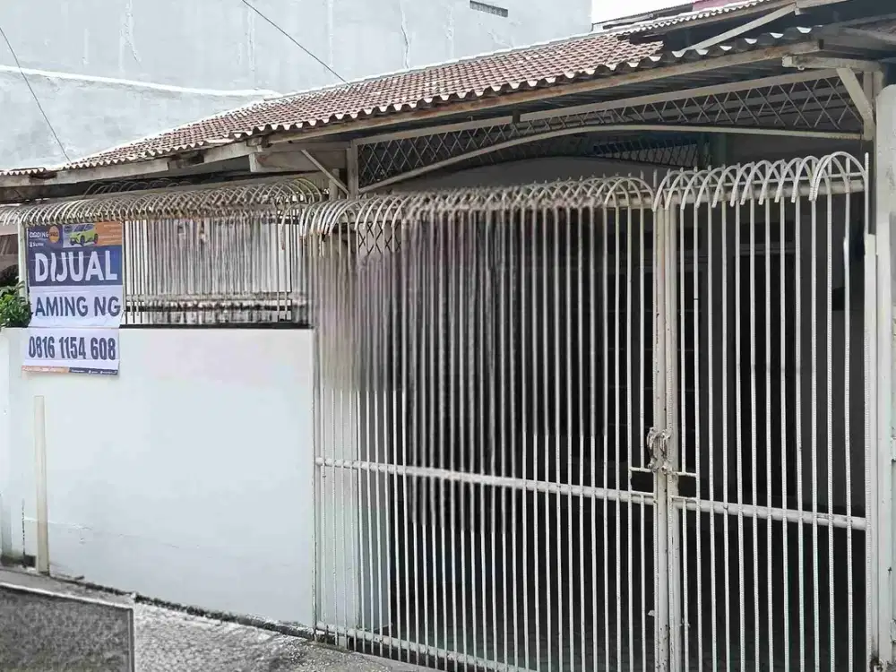 Rumah bangunan standar 1,5 lantai row jalan 2 mobil dijual lingkungan tenang dan nyaman Sunter Jakarta Utara