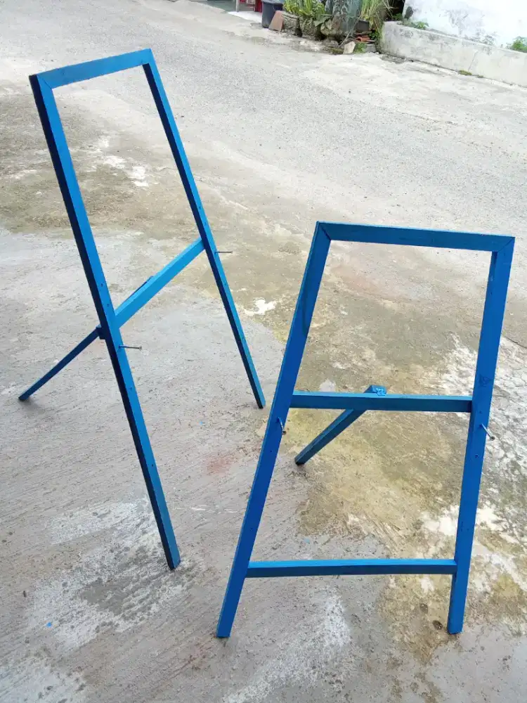 Standing eisel untuk dekorasi memajang Poto .bunga dan lain lain