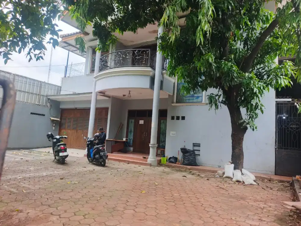 Disewakan Rumah Luas di Rawamangun Jakarta Timur