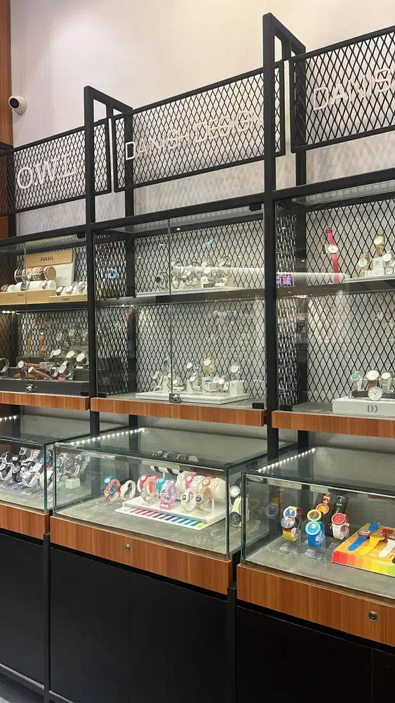 SPG Penjualan Jam  Tangan