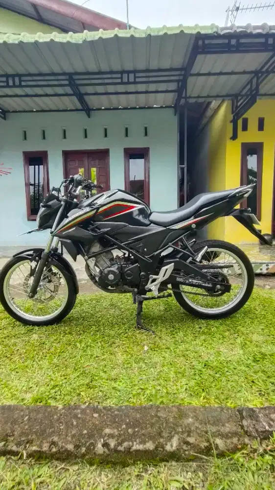 DI JUAL HONDA CB 150R TAHUN 2015