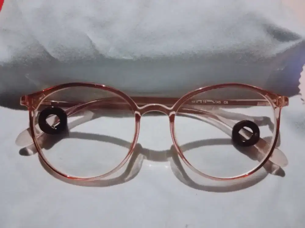Kacamata - dengan Karet Anti Kendor - yang Nyaman Dipakai