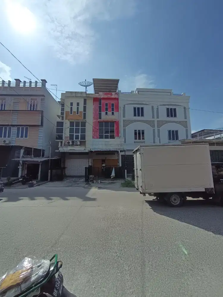 Dijual Ruko 3 1/2 lt Siap Huni.Harga Mantap