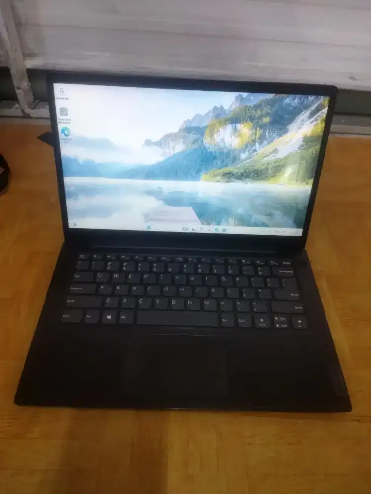 Lenovo V14 Intel core i3