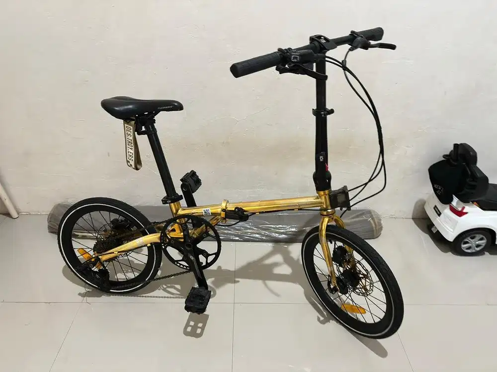 sepeda lipat merk element troy warna gold