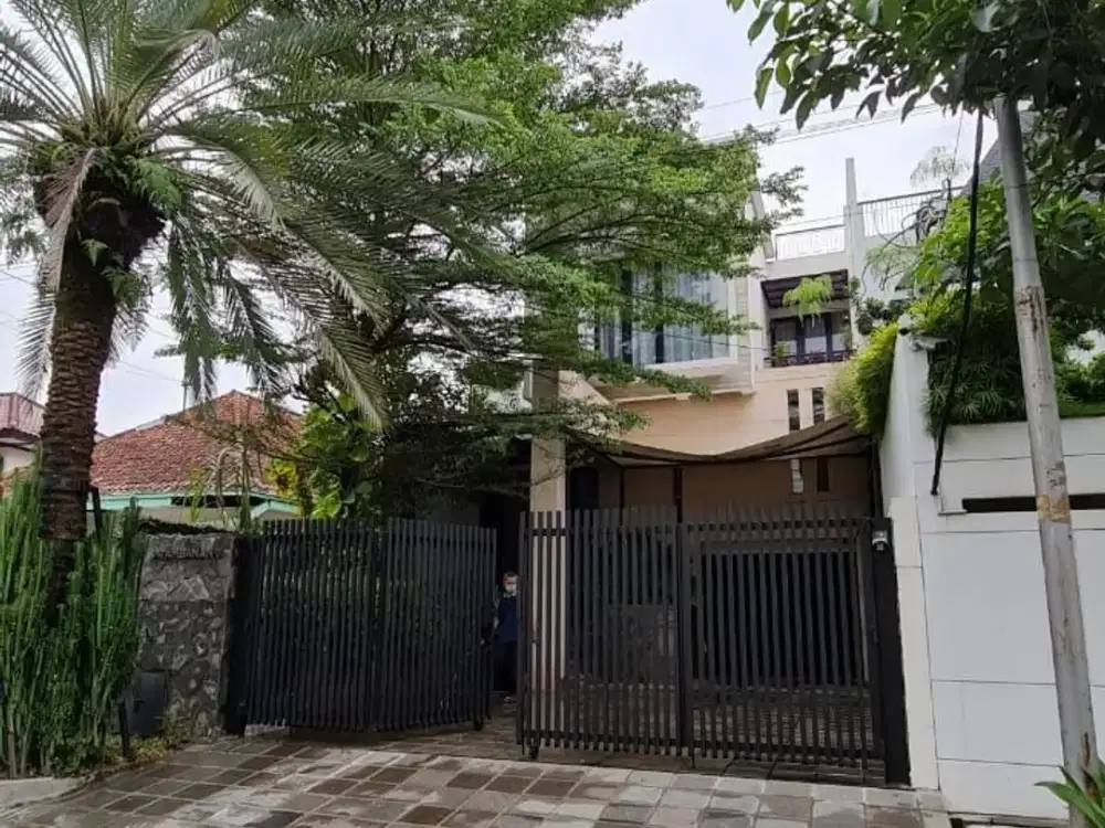 Ton - Disewakan Rumah Menteng 5 Kamar 2 Lantai Furnish